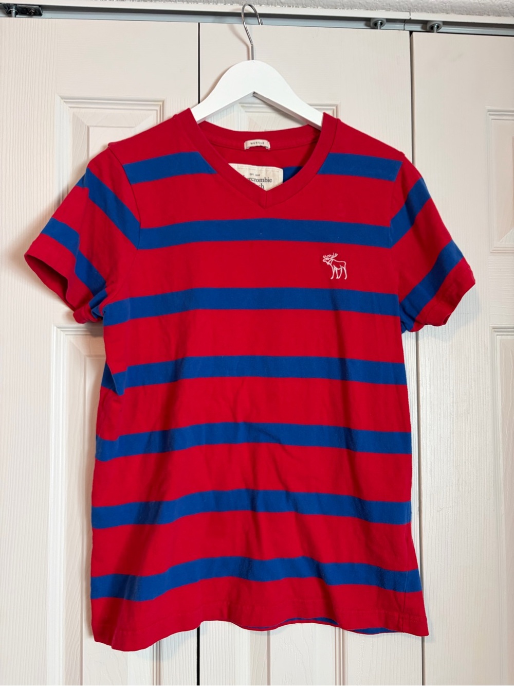 Abercrombie & Fitch red & blue striped muscle tee v neck Size XL preppy retro